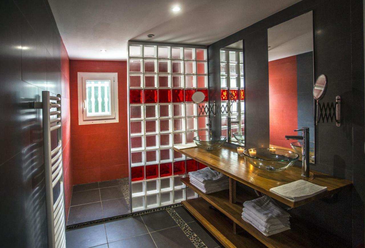 Les Tresors De Lizzie Hotel Coutras Exterior photo