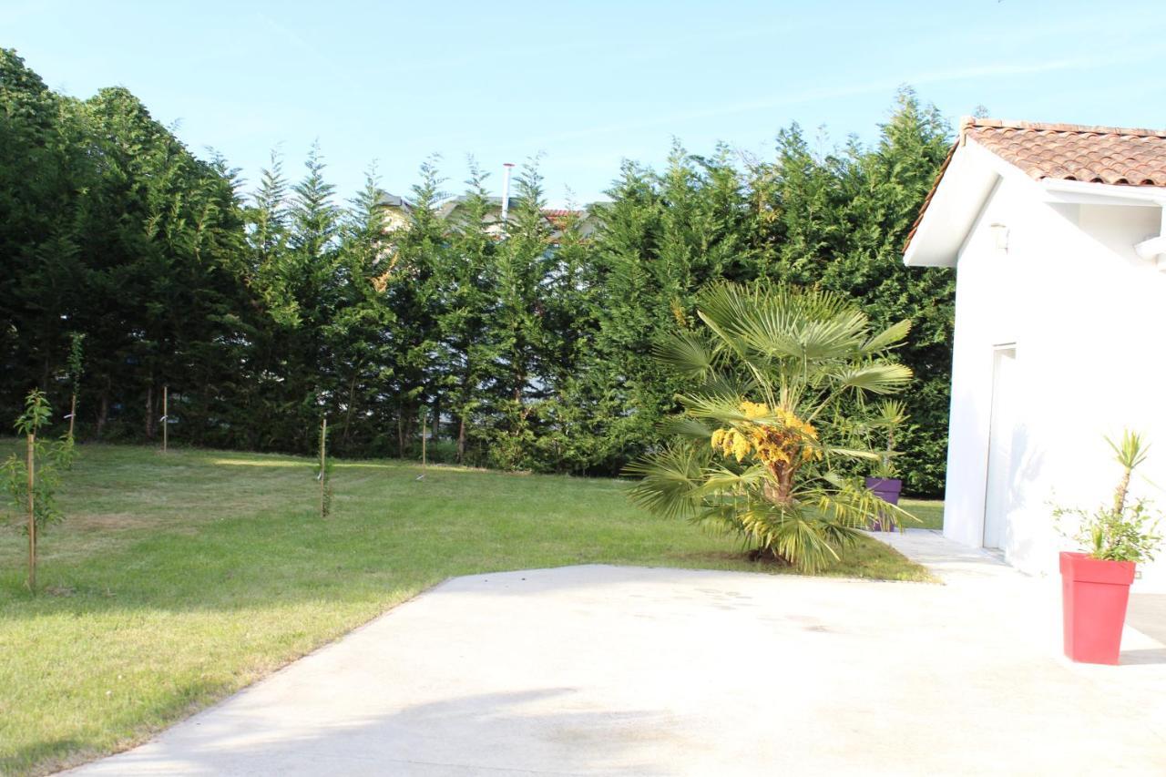 Les Tresors De Lizzie Hotel Coutras Exterior photo